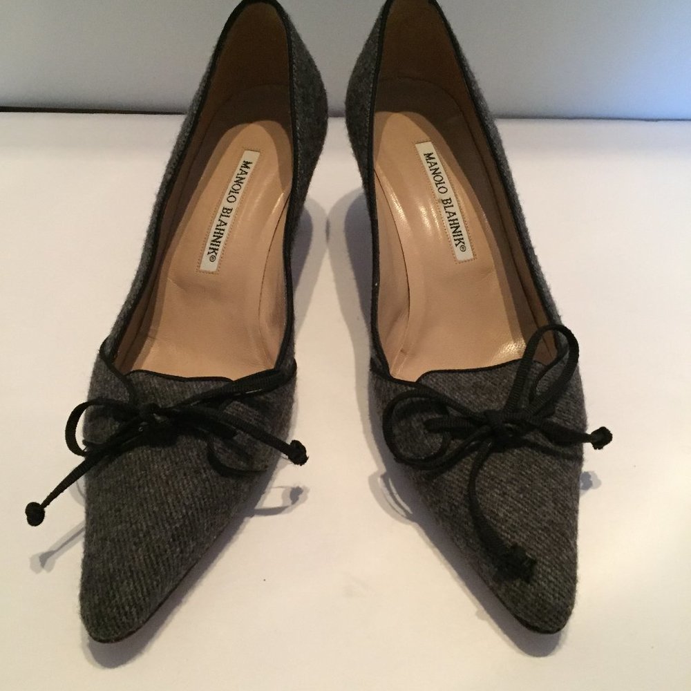 Manolo Blahnik Grey Flannel Kitten Heel Size 7